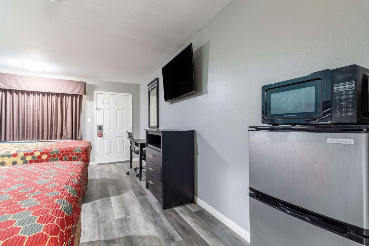 Econo Lodge Houston Brookhollow Exterior photo