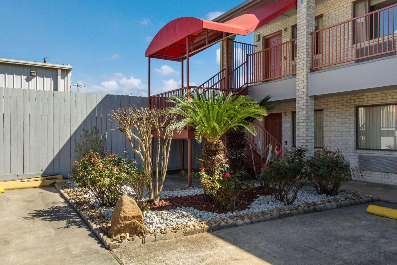 Econo Lodge Houston Brookhollow Exterior photo