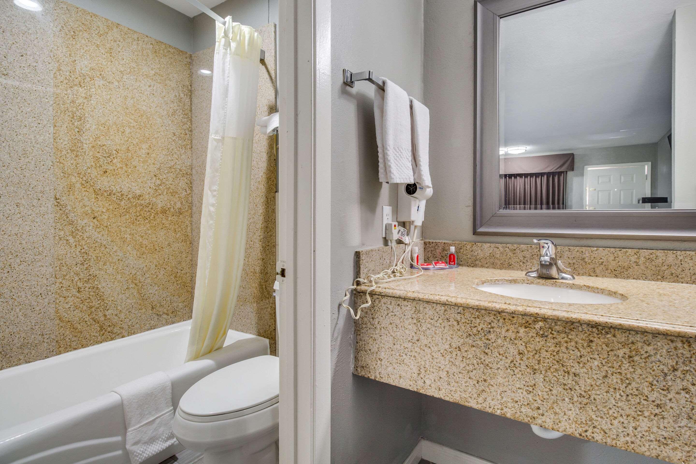 Econo Lodge Houston Brookhollow Exterior photo