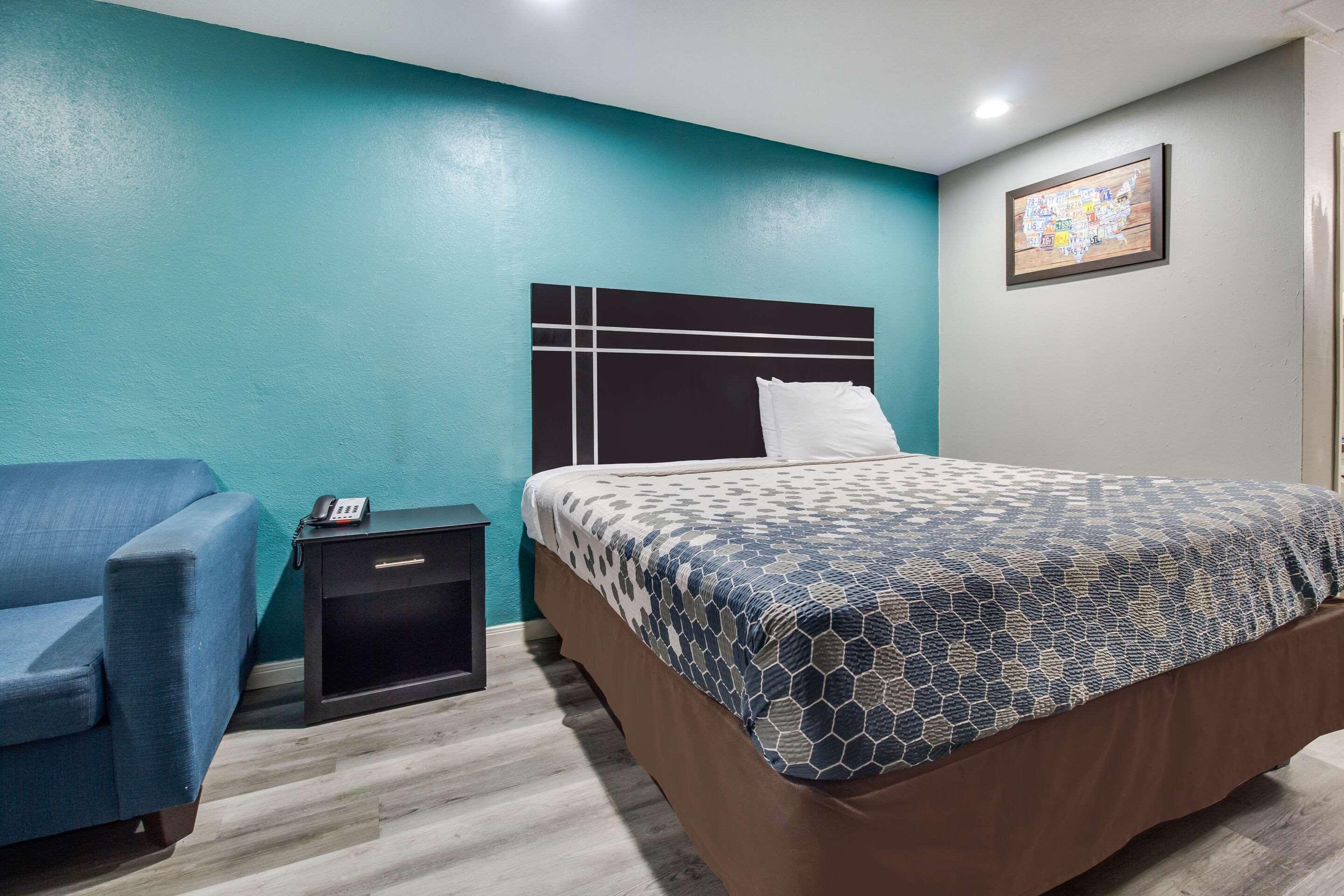 Econo Lodge Houston Brookhollow Exterior photo