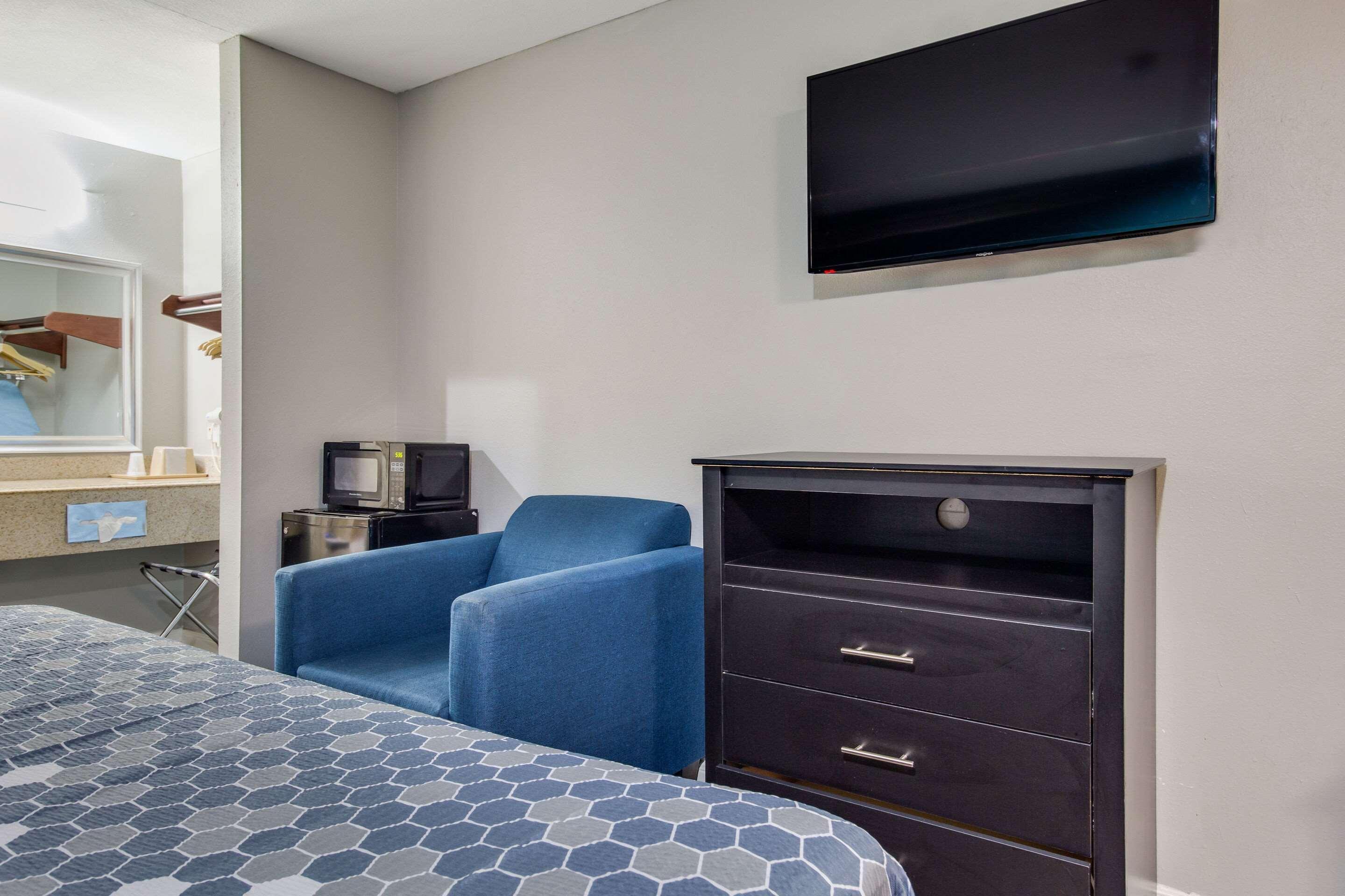 Econo Lodge Houston Brookhollow Exterior photo