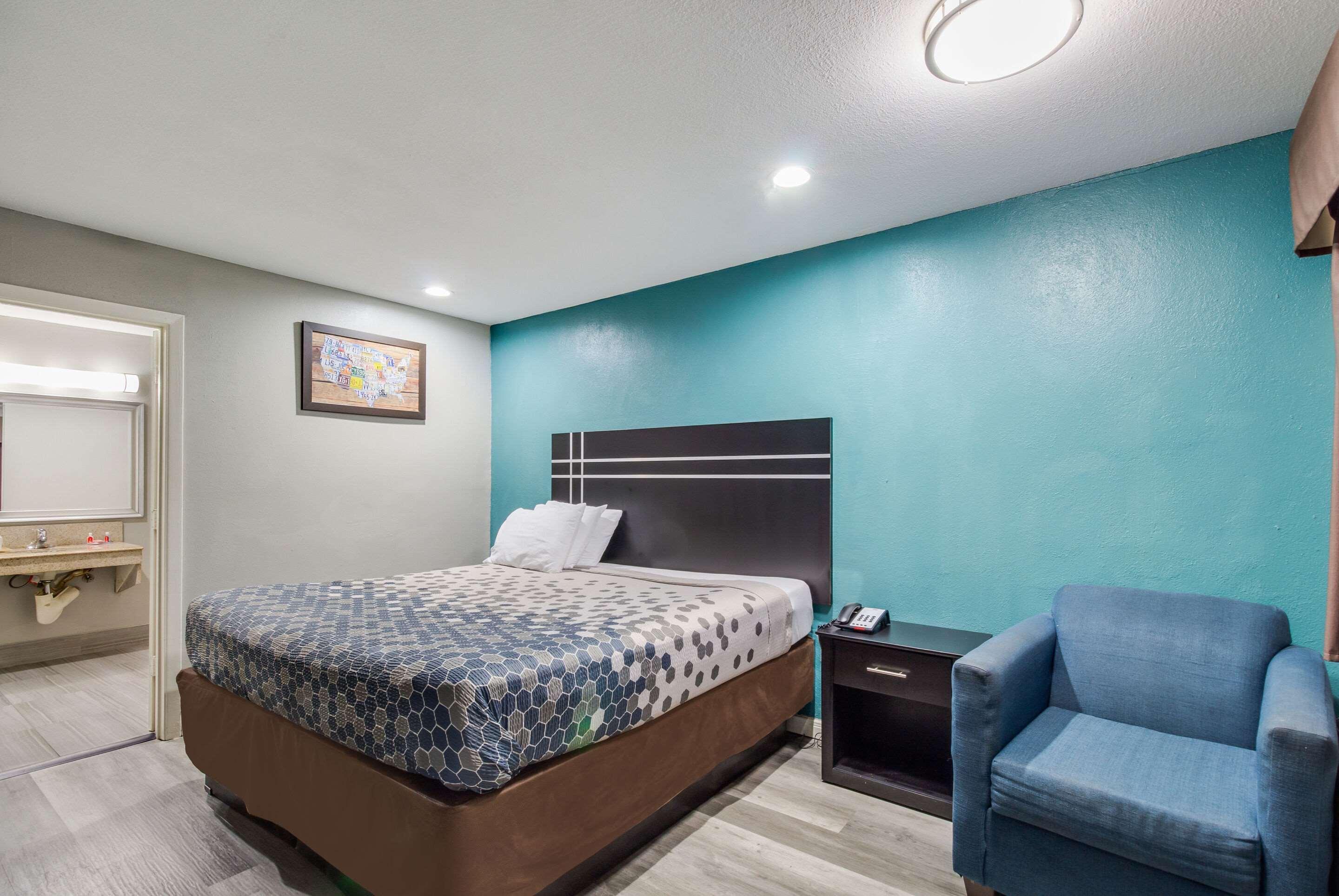 Econo Lodge Houston Brookhollow Exterior photo