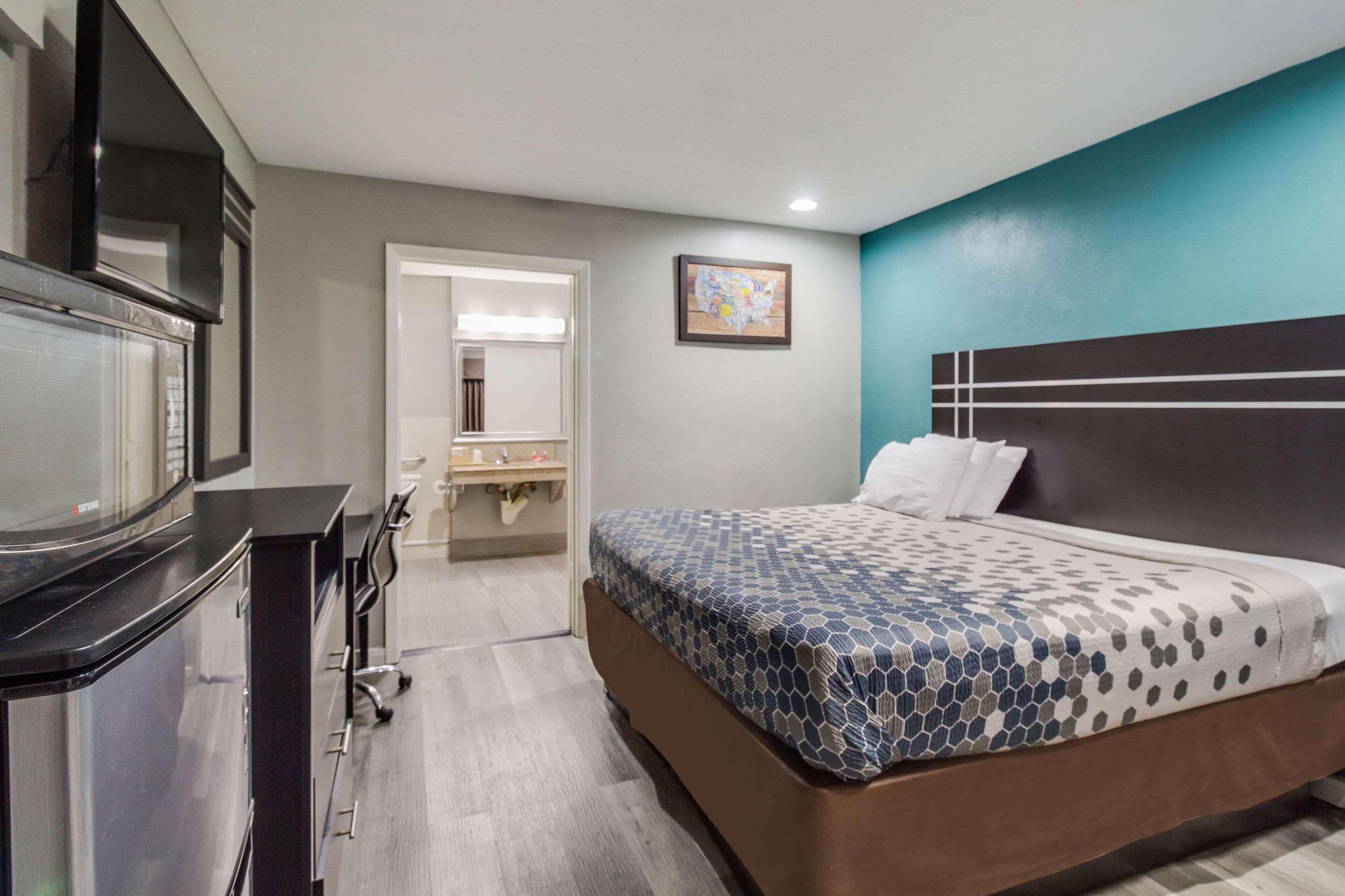 Econo Lodge Houston Brookhollow Exterior photo