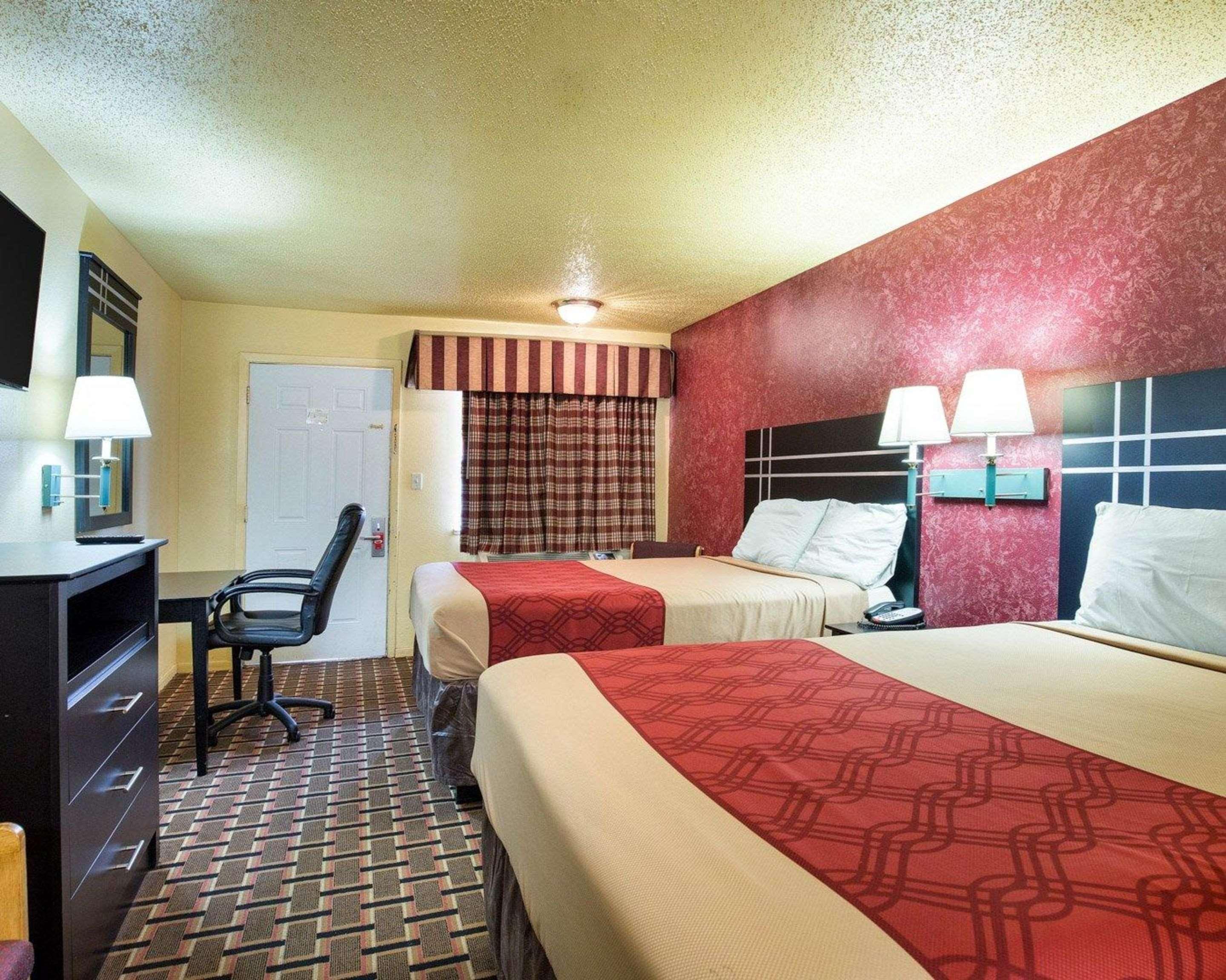 Econo Lodge Houston Brookhollow Exterior photo