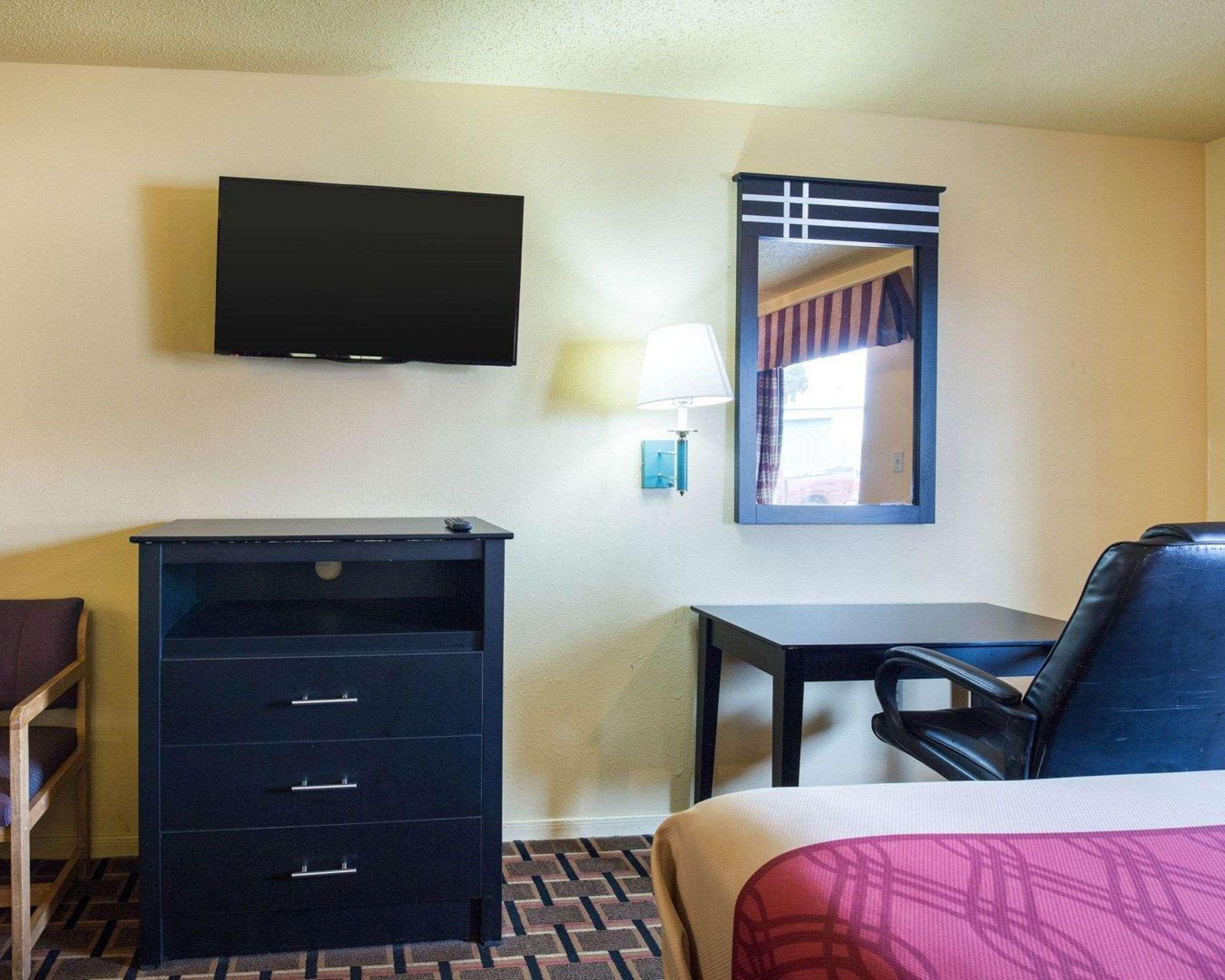 Econo Lodge Houston Brookhollow Exterior photo