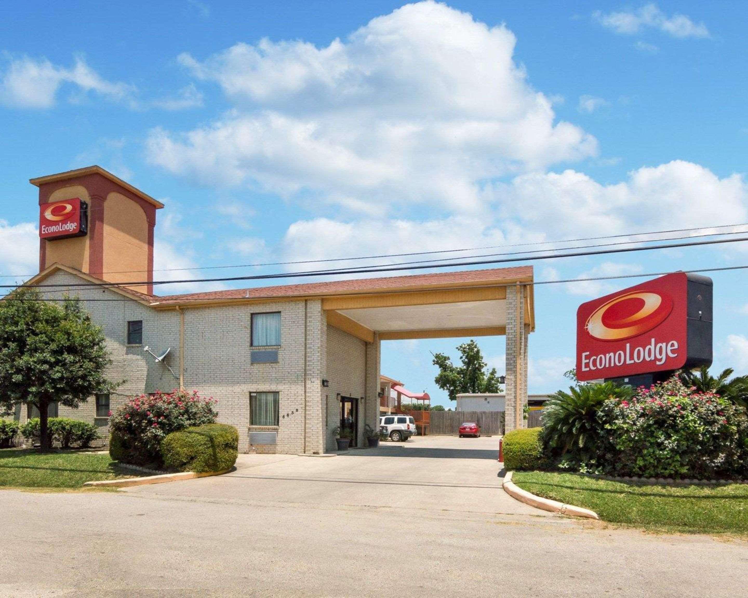 Econo Lodge Houston Brookhollow Exterior photo