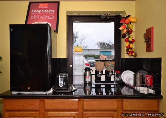 Econo Lodge Houston Brookhollow Restaurant photo