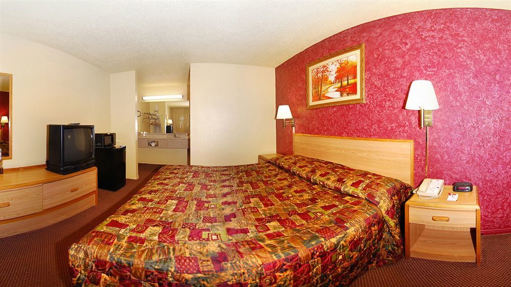 Econo Lodge Houston Brookhollow Exterior photo
